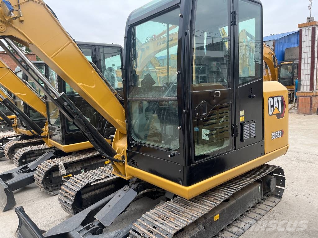 CAT 306E2 Paletli ekskavatörler