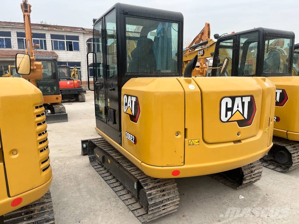 CAT 306E2 Paletli ekskavatörler