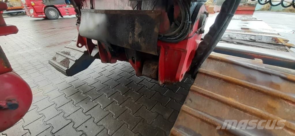 Naczepa Tiefbett Goldhofer Low loader-semi-trailers