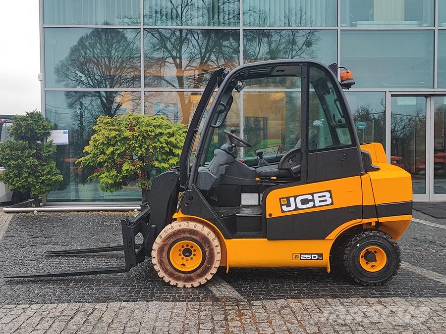 JCB TLT25D شاحنات الديزل