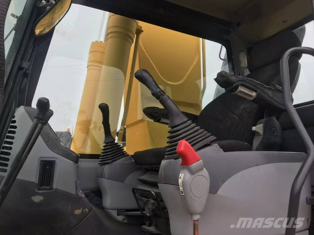 Komatsu PC 300 대형 굴삭기 29톤 이상