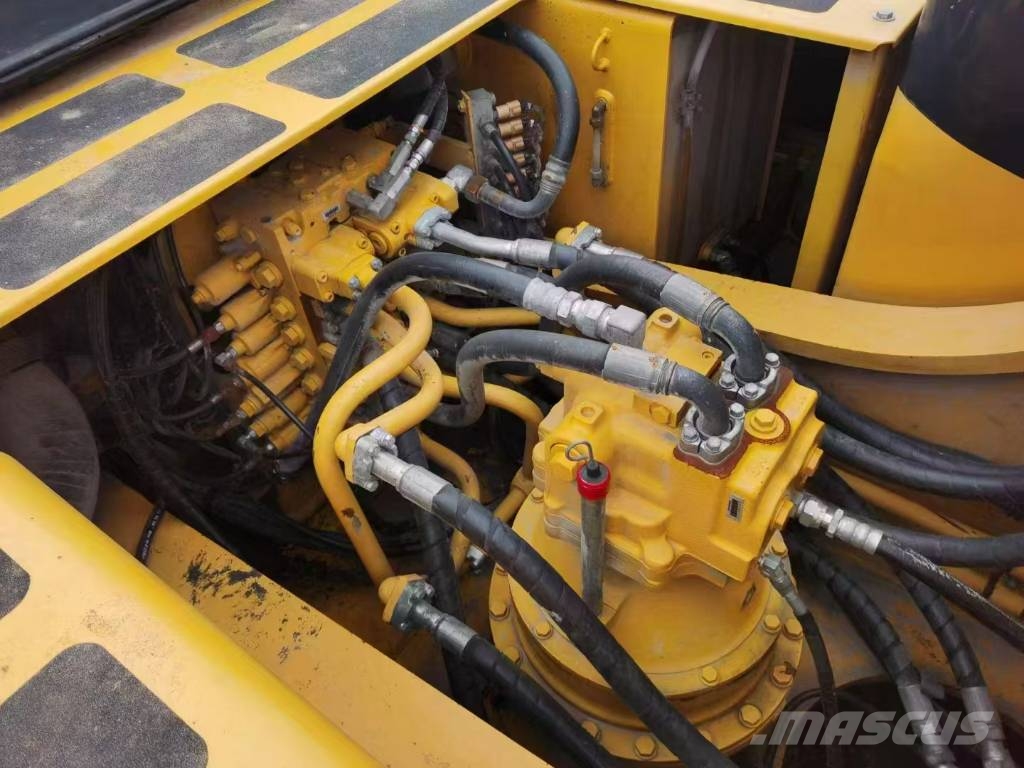 Komatsu PC 300 대형 굴삭기 29톤 이상