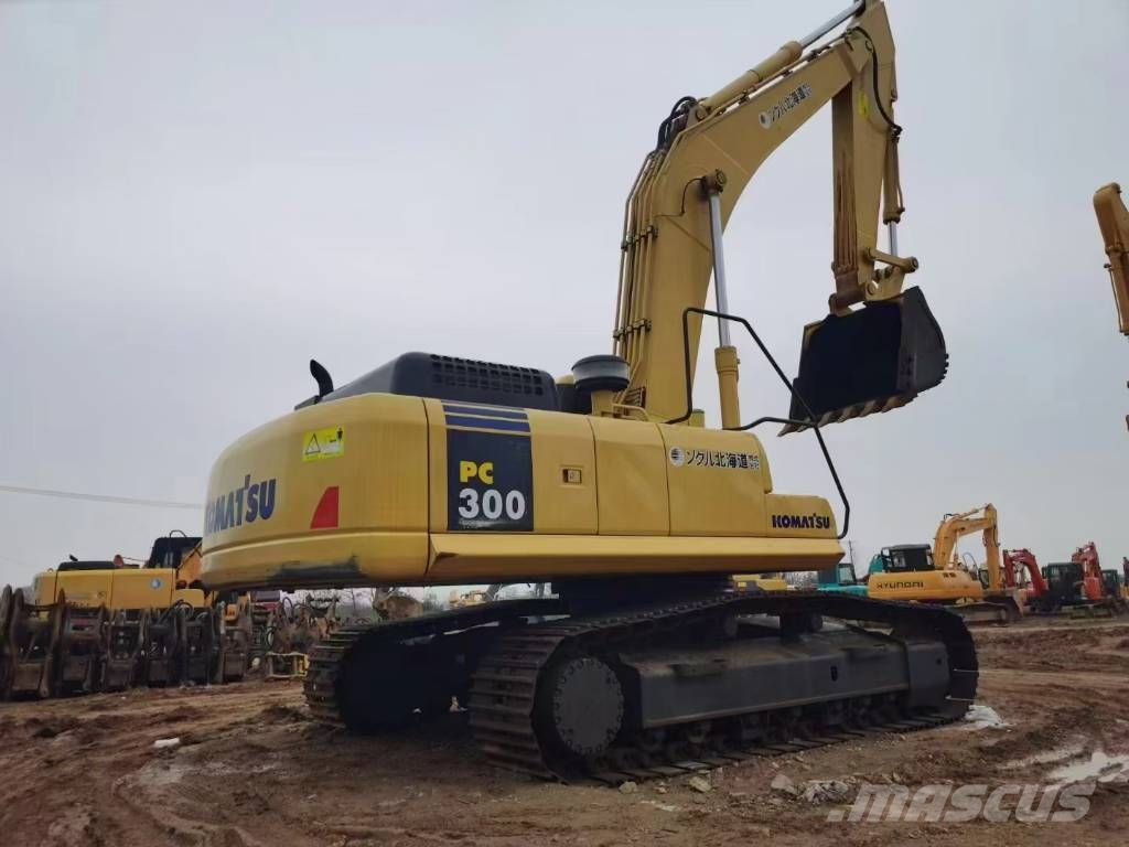 Komatsu PC 300 대형 굴삭기 29톤 이상
