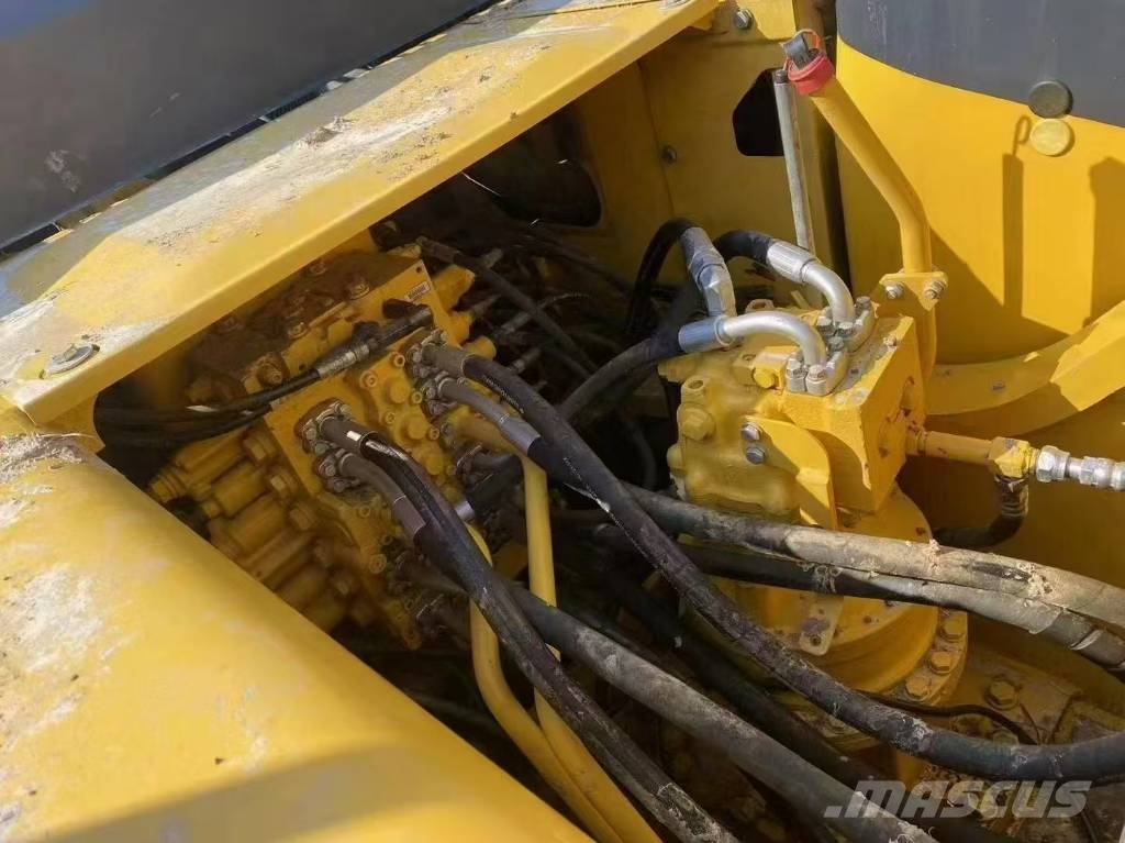 Komatsu PC 300 대형 굴삭기 29톤 이상