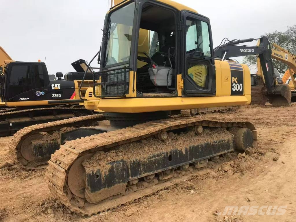 Komatsu PC 300 대형 굴삭기 29톤 이상