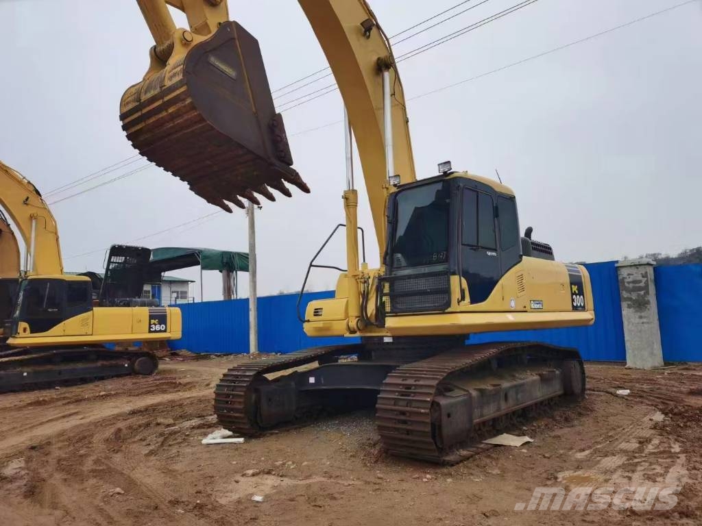 Komatsu PC 300 대형 굴삭기 29톤 이상