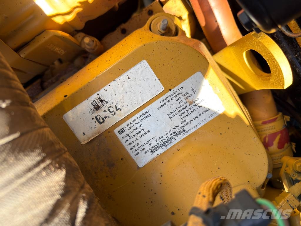 CAT 730C2 Шарнирно-сочленённые самосвалы