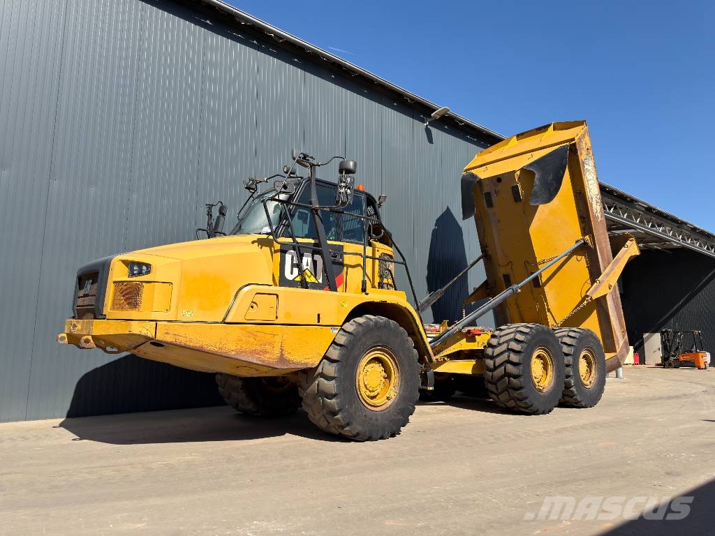 CAT 730C2 Шарнирно-сочленённые самосвалы