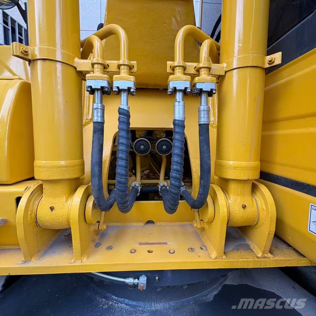 Komatsu PC200-8 Gravemaskiner på larvebånd