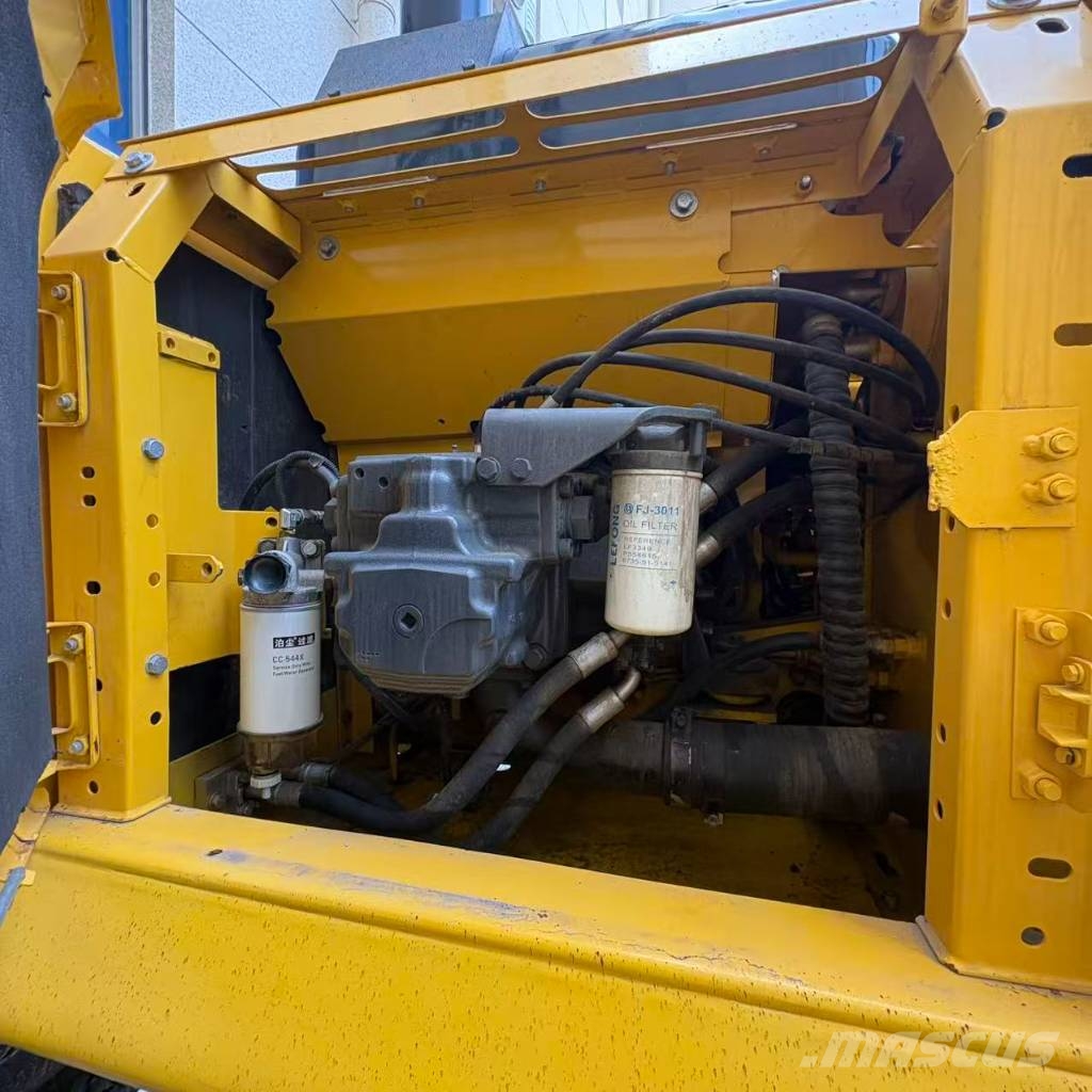 Komatsu PC200-8 Gravemaskiner på larvebånd