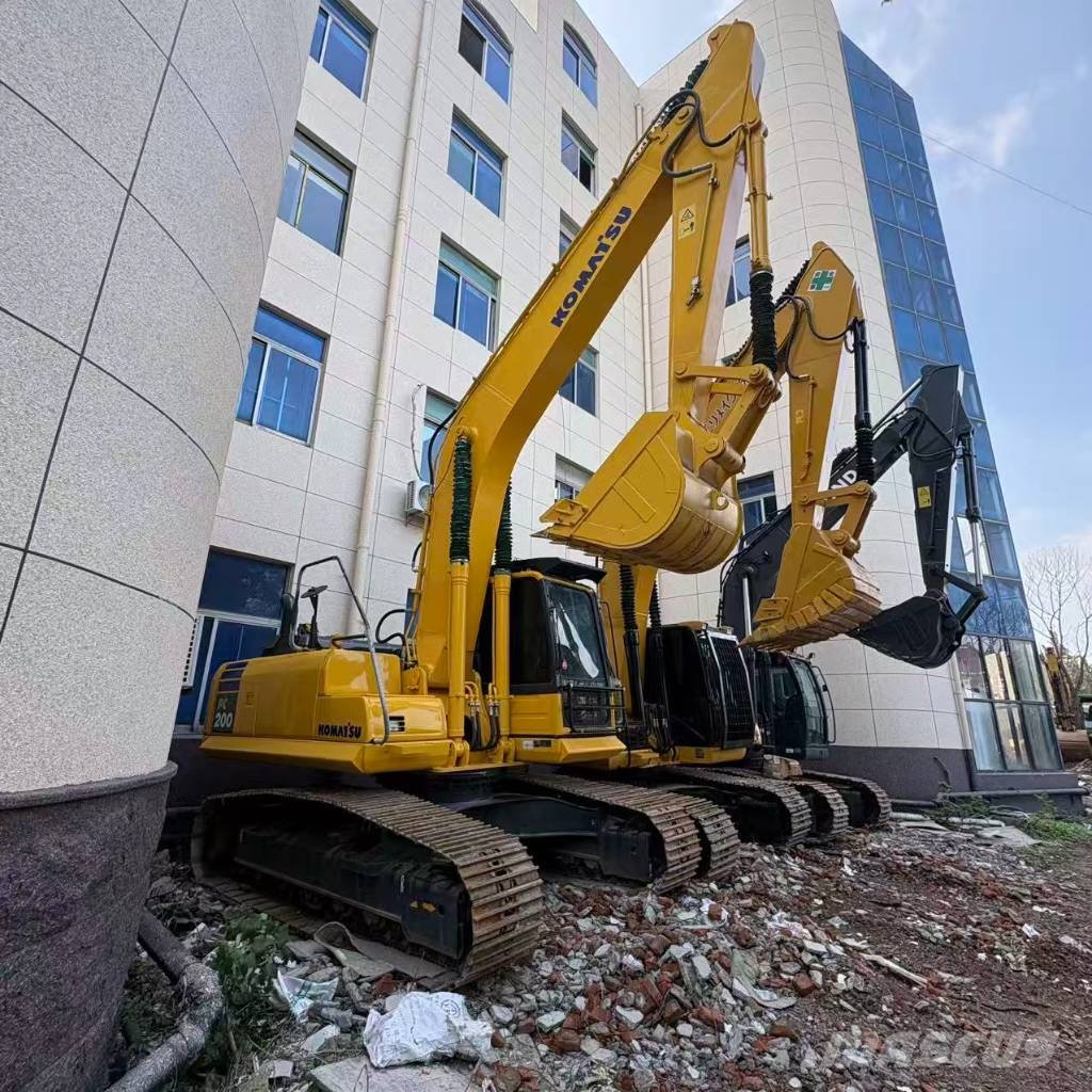 Komatsu PC200-8 Gravemaskiner på larvebånd