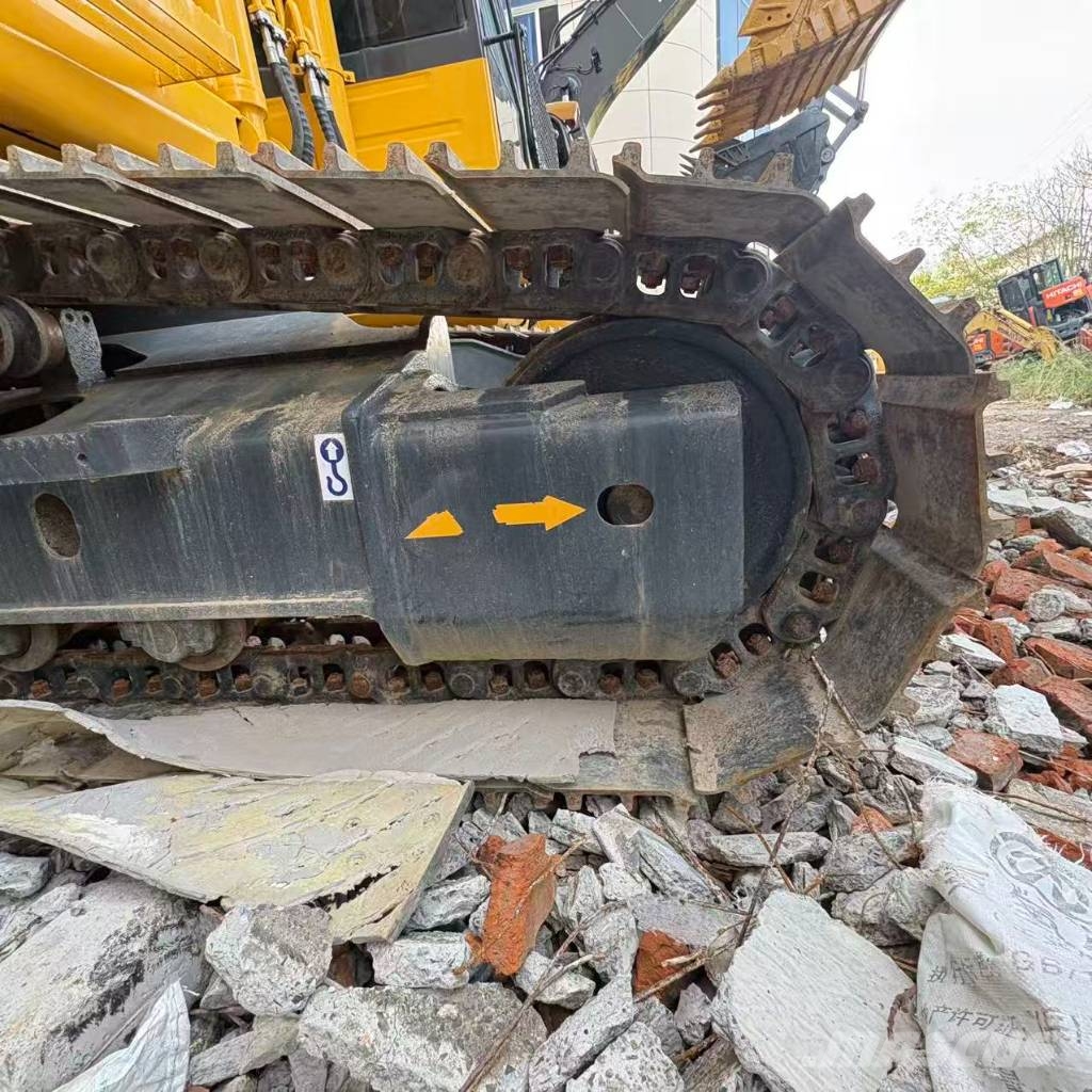 Komatsu PC200-8 Gravemaskiner på larvebånd