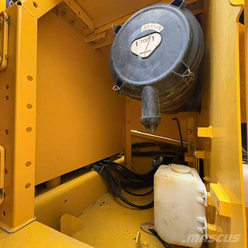 Komatsu PC200-8 Gravemaskiner på larvebånd