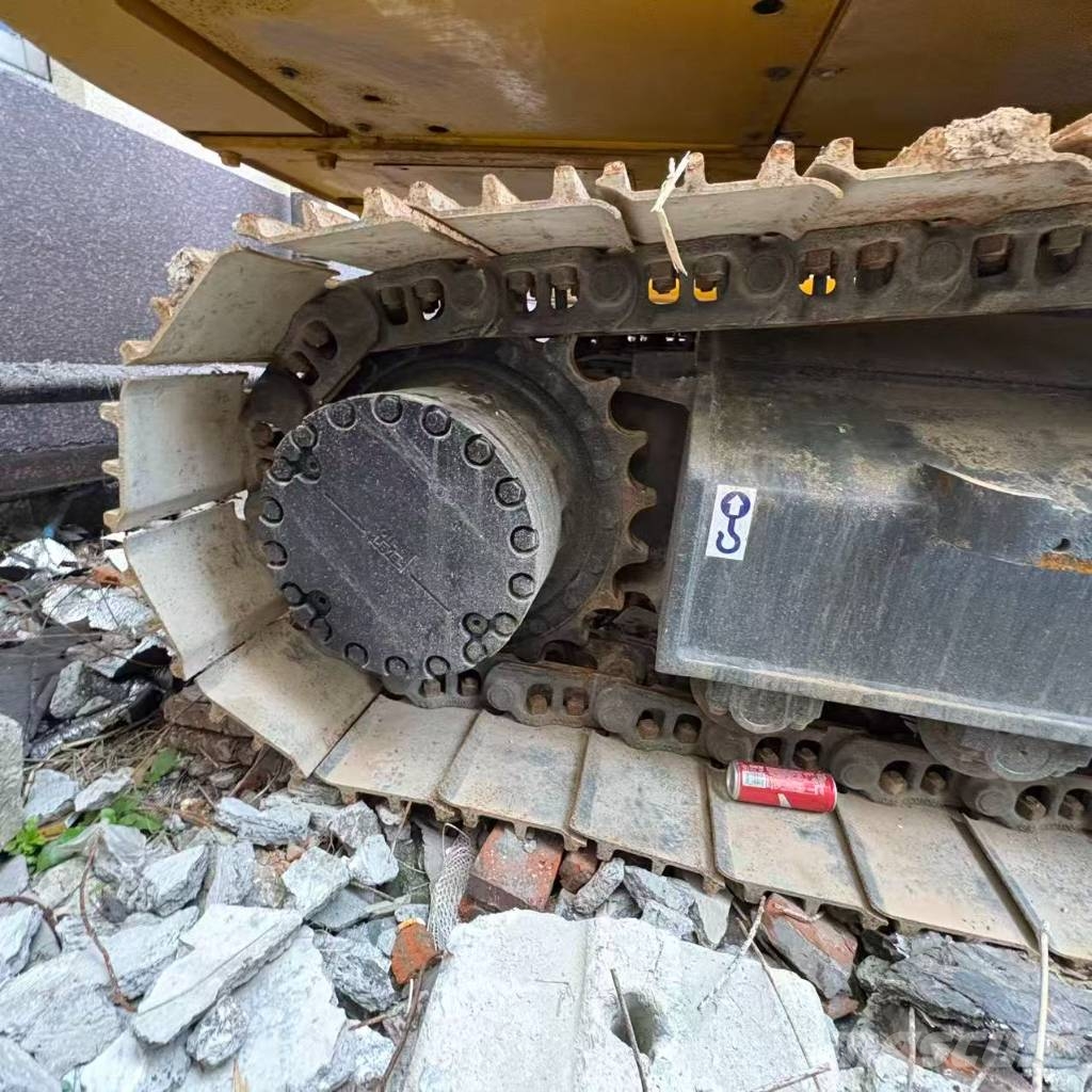 Komatsu PC200-8 Gravemaskiner på larvebånd