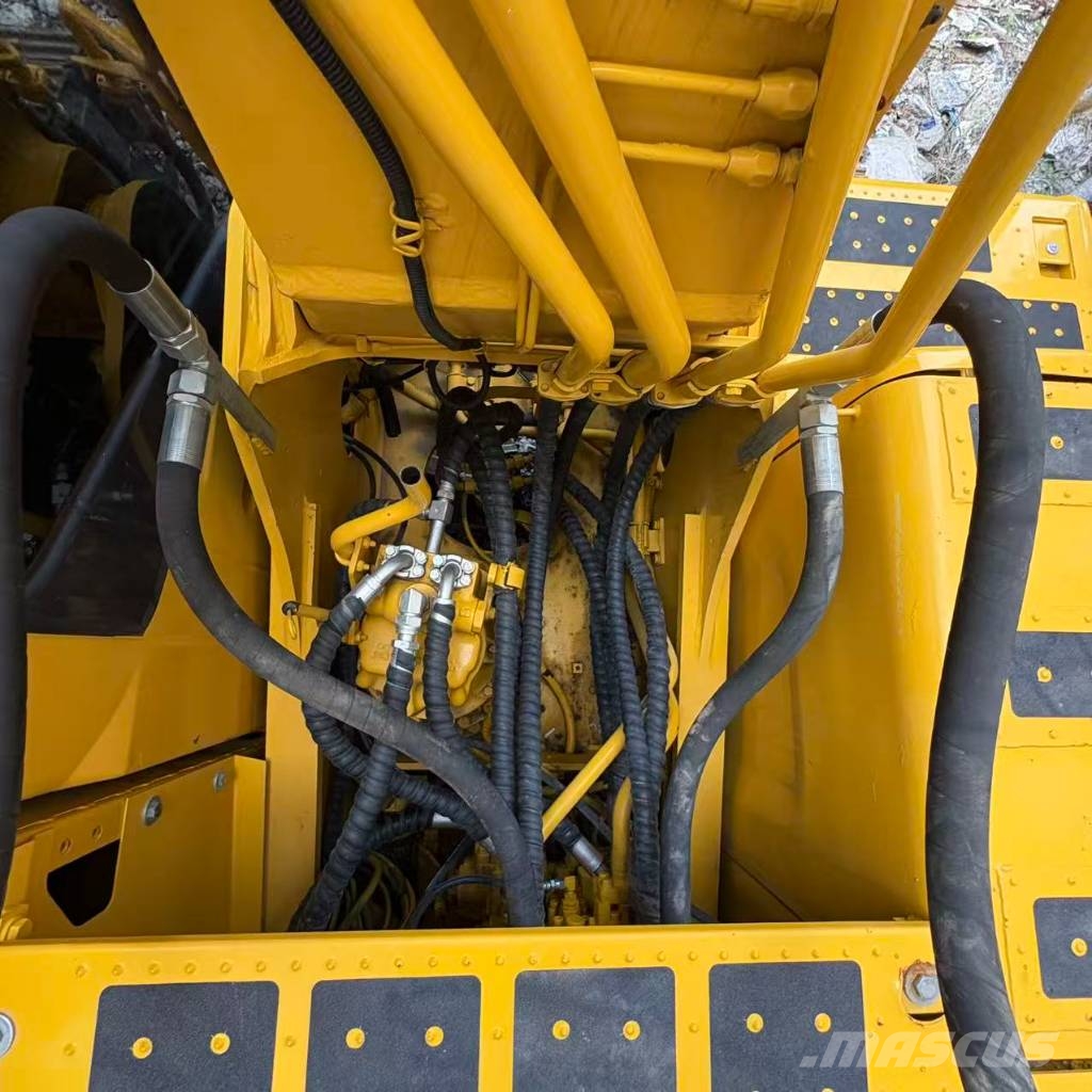 Komatsu PC200-8 Gravemaskiner på larvebånd