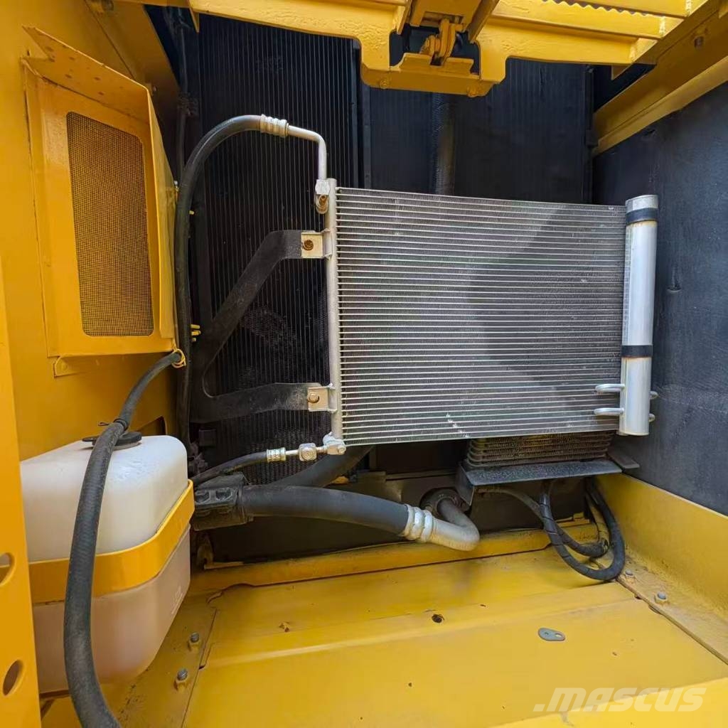 Komatsu PC200-8 Gravemaskiner på larvebånd
