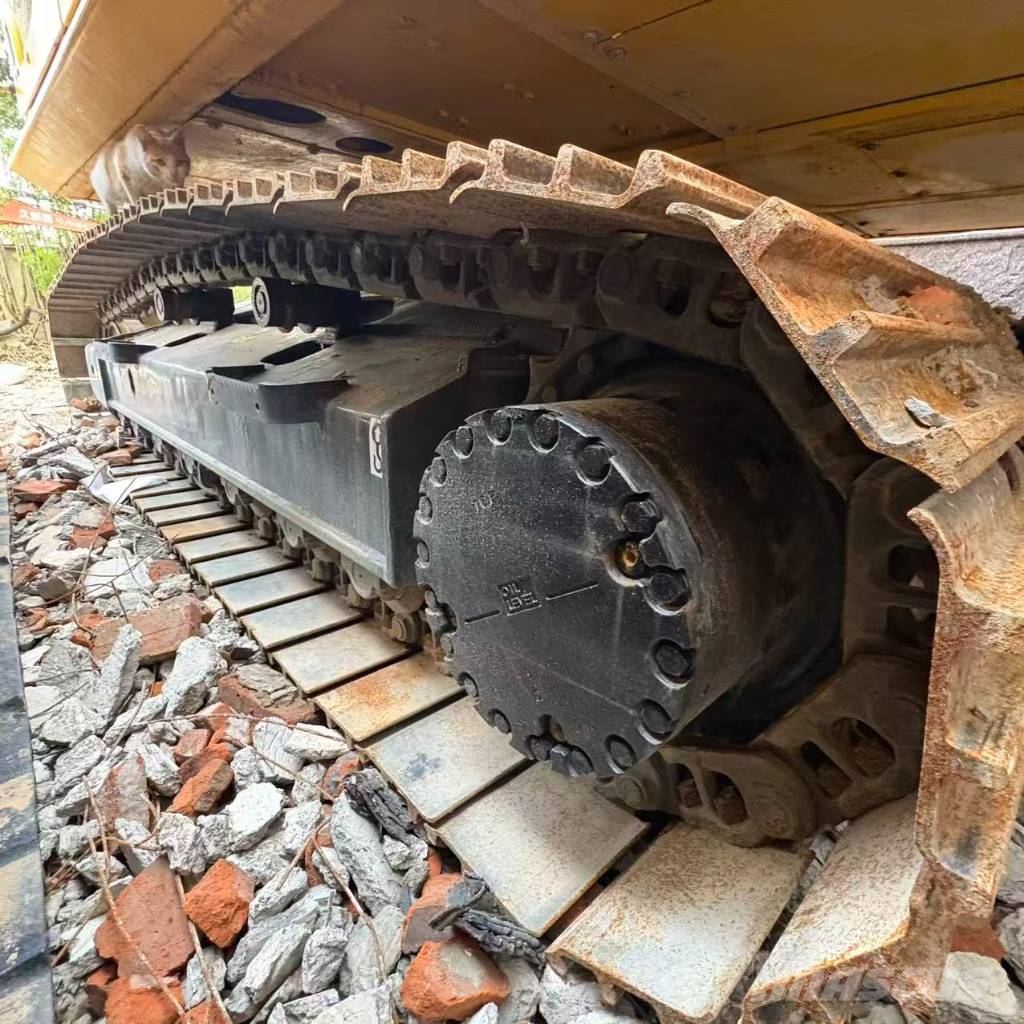 Komatsu PC200-8 Gravemaskiner på larvebånd