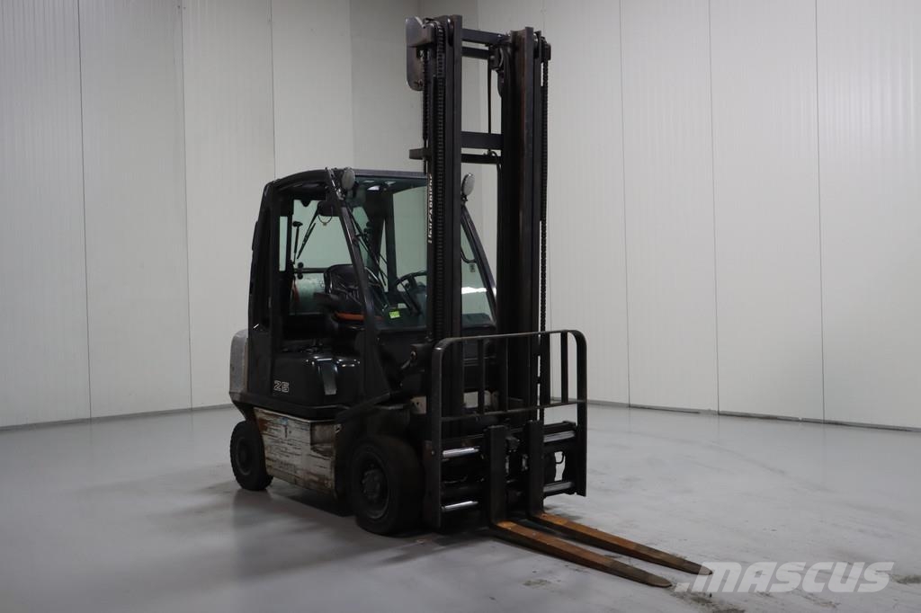 Nissan U1D2A25LQ Gaasitõstukid