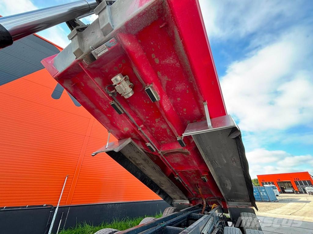 Scania R580 8x4 RETARDER / HYDRAULIC TAILGATE / TIPPER + Bañeras basculantes usadas