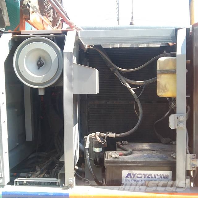Hitachi EX 120 حفارات زحافة