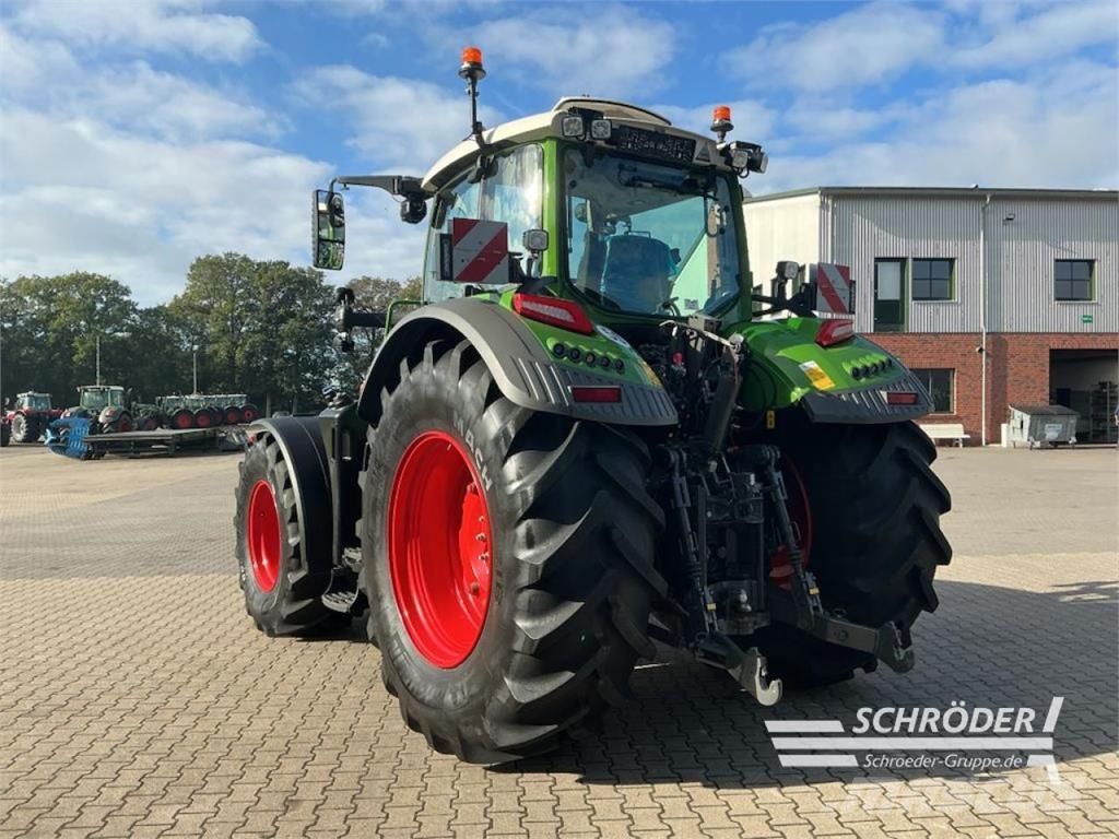 Fendt 728 VARIO GEN7 PROFI PLUS Traktorer