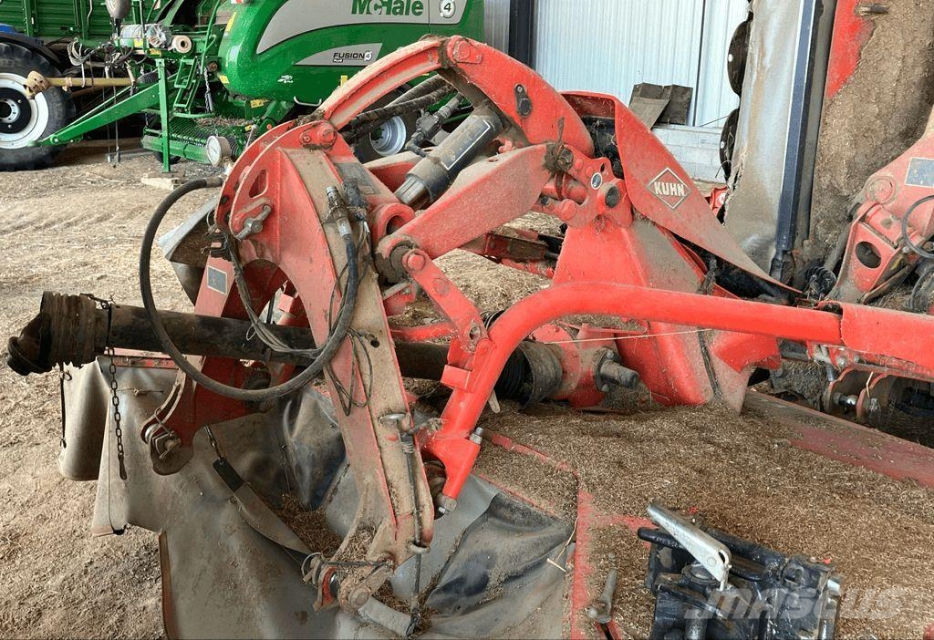Kuhn FC 9330 D RA + FC 3525 DF FF 装载牵引式割草机
