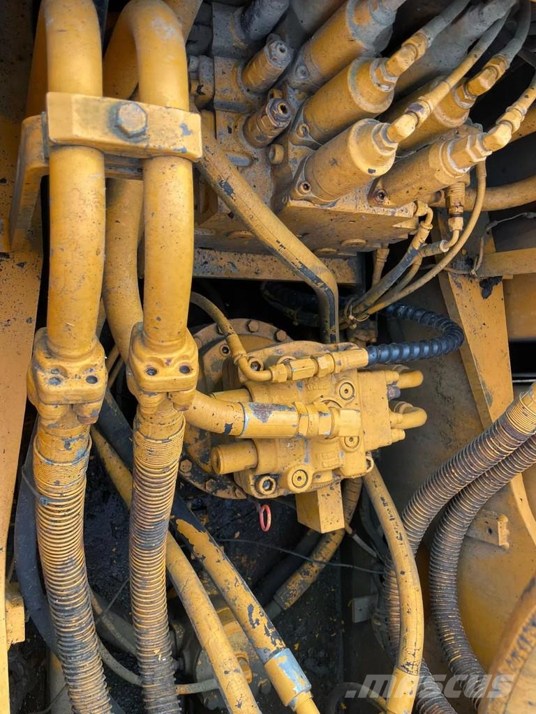 Hyundai Robex 210 LC-3 Track Excavator 21T. Hammer Lines R Bageri guseničari