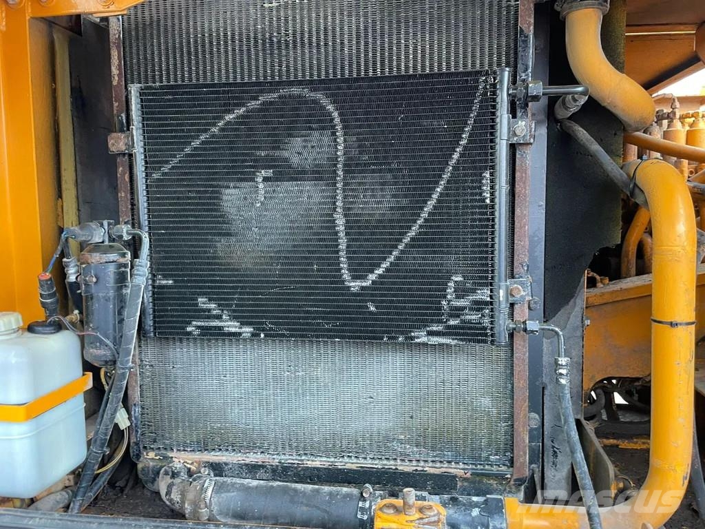 Hyundai Robex 210 LC-3 Track Excavator 21T. Hammer Lines R Bageri guseničari