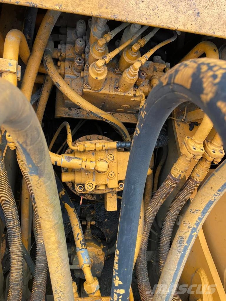 Hyundai Robex 210 LC-3 Track Excavator 21T. Hammer Lines R Bageri guseničari