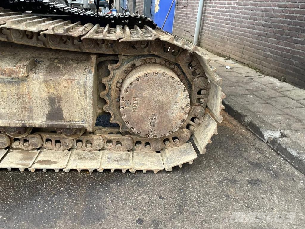 Hyundai Robex 210 LC-3 Track Excavator 21T. Hammer Lines R Bageri guseničari
