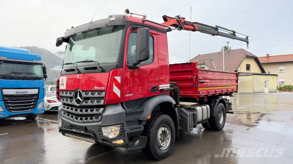 Mercedes-Benz AROCS 1833 4X2 TIPPER - CRANE PK9001 EH Kiper tovornjaki