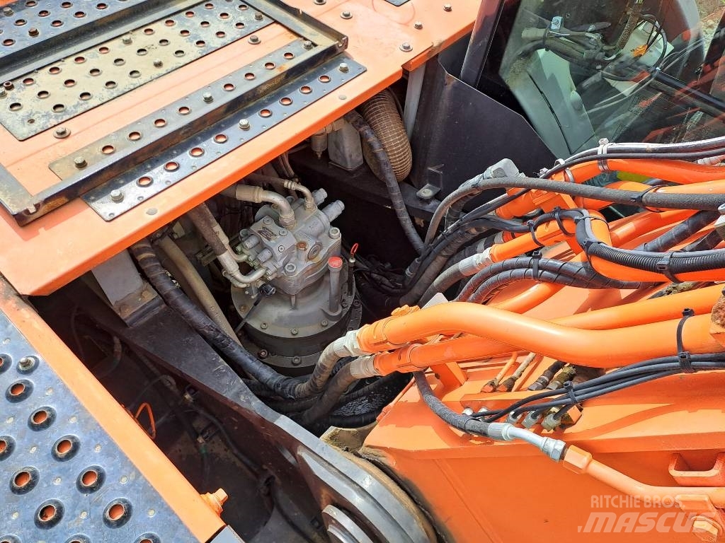 Hitachi ZX 300 LC-6, 2016, Stabroek, Antwerpen, Belgium Hitachi ZX 300 LC-6, 2016, Stabroek, Antwerpen, Belgium