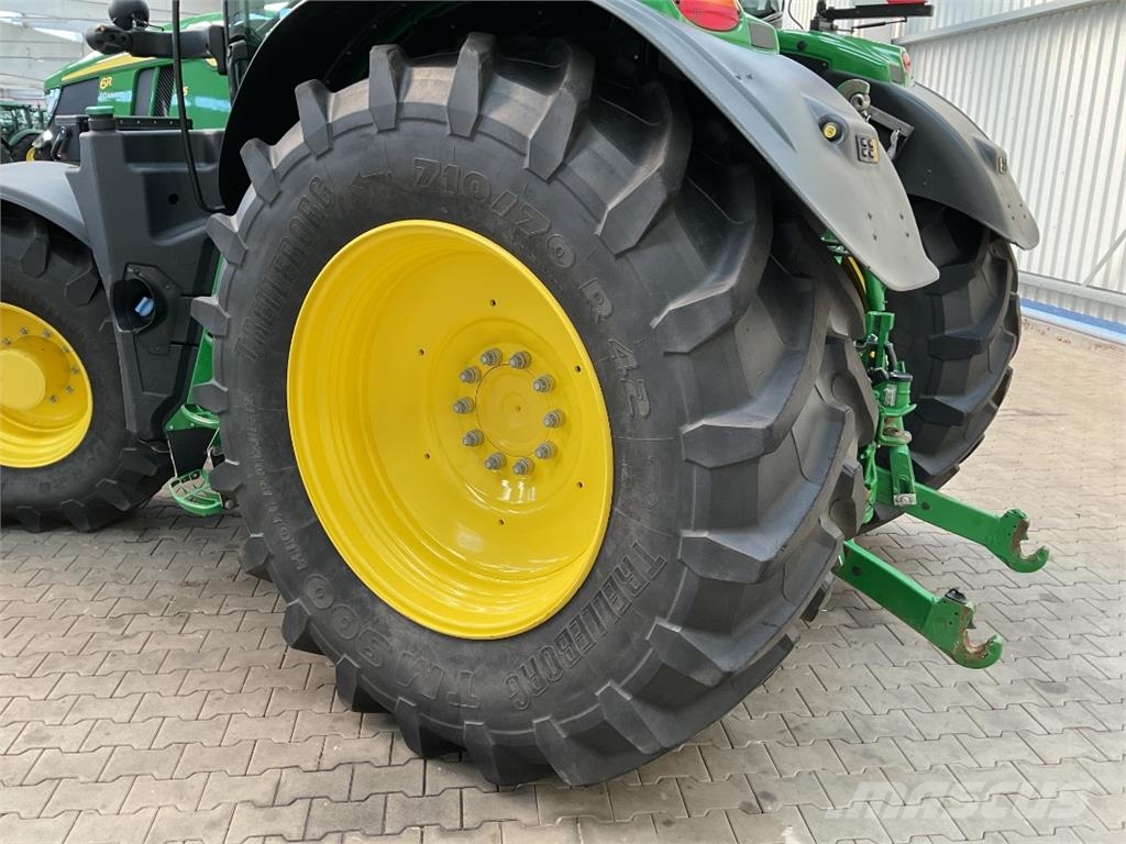 John Deere 6R 215 Traktory