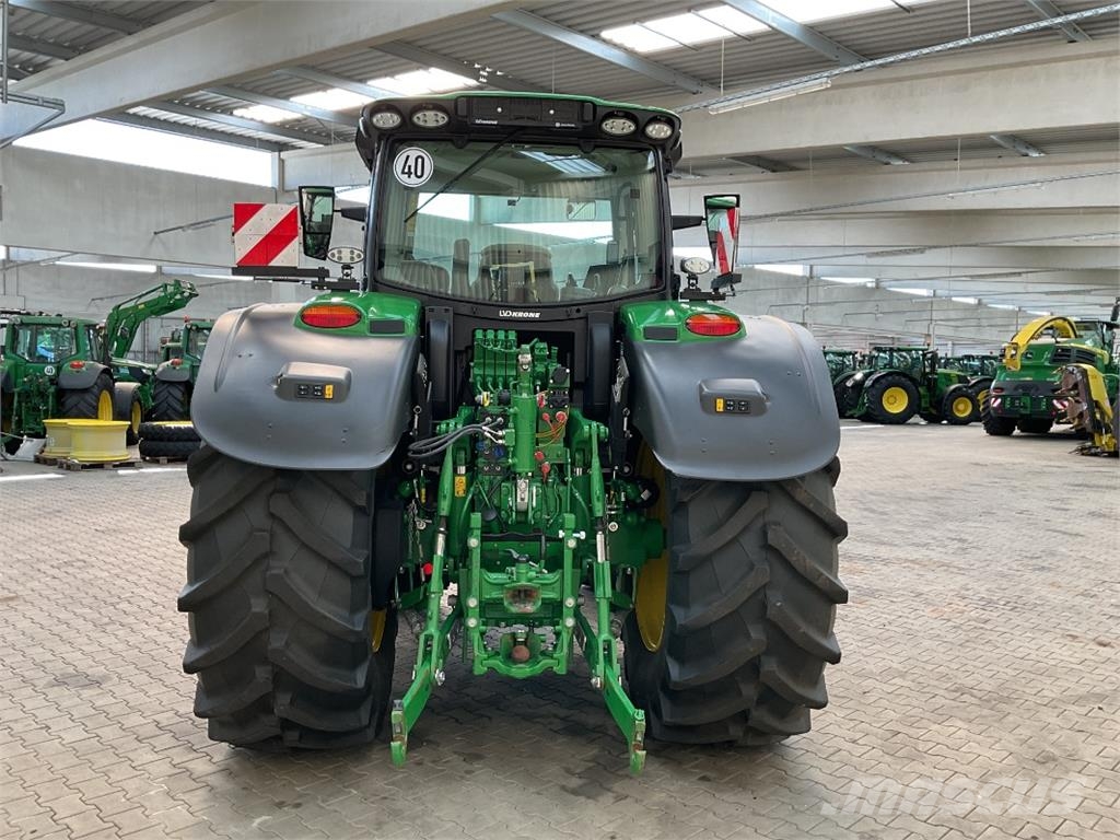 John Deere 6R 215 Traktory