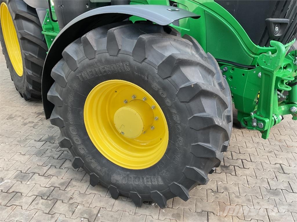 John Deere 6R 215 Traktory