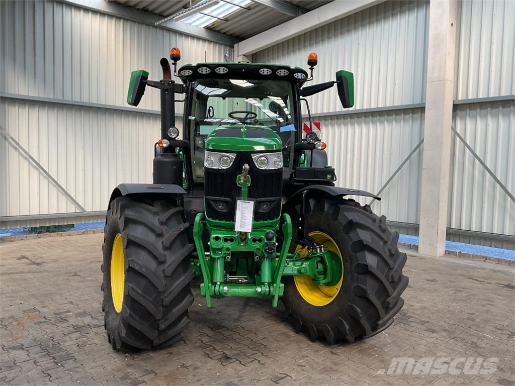 John Deere 6R 215 Traktory