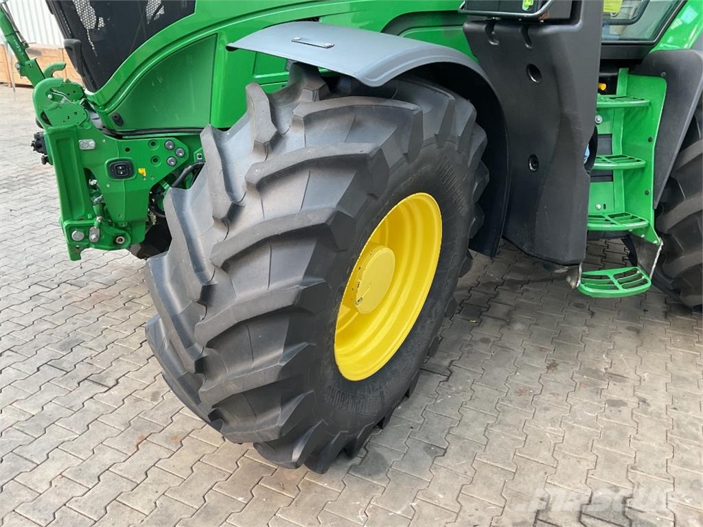 John Deere 6R 215 Traktory