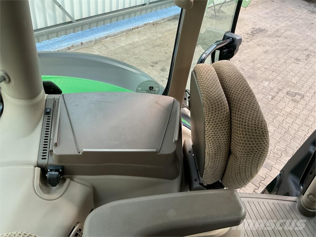John Deere 6R 215 Traktory