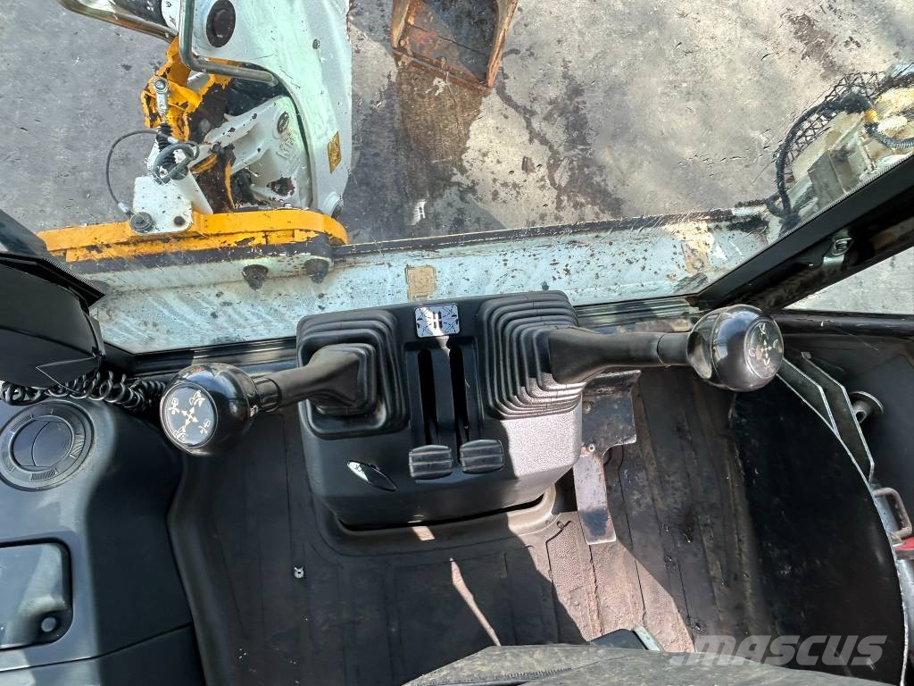 JCB 2 CX Streetmaster لوادر ذات جرافات عكسية