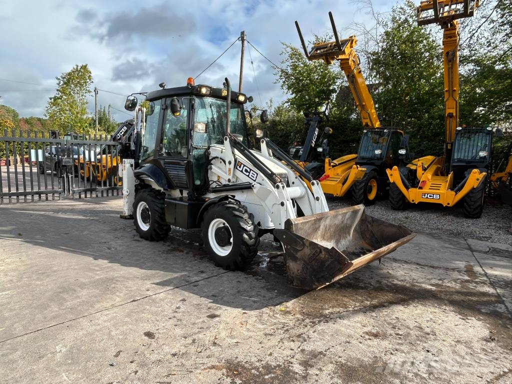 JCB 2 CX Streetmaster لوادر ذات جرافات عكسية