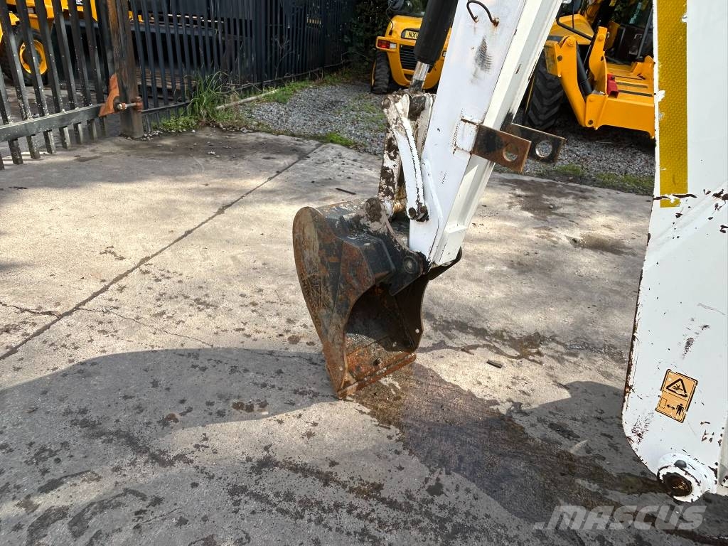 JCB 2 CX Streetmaster لوادر ذات جرافات عكسية