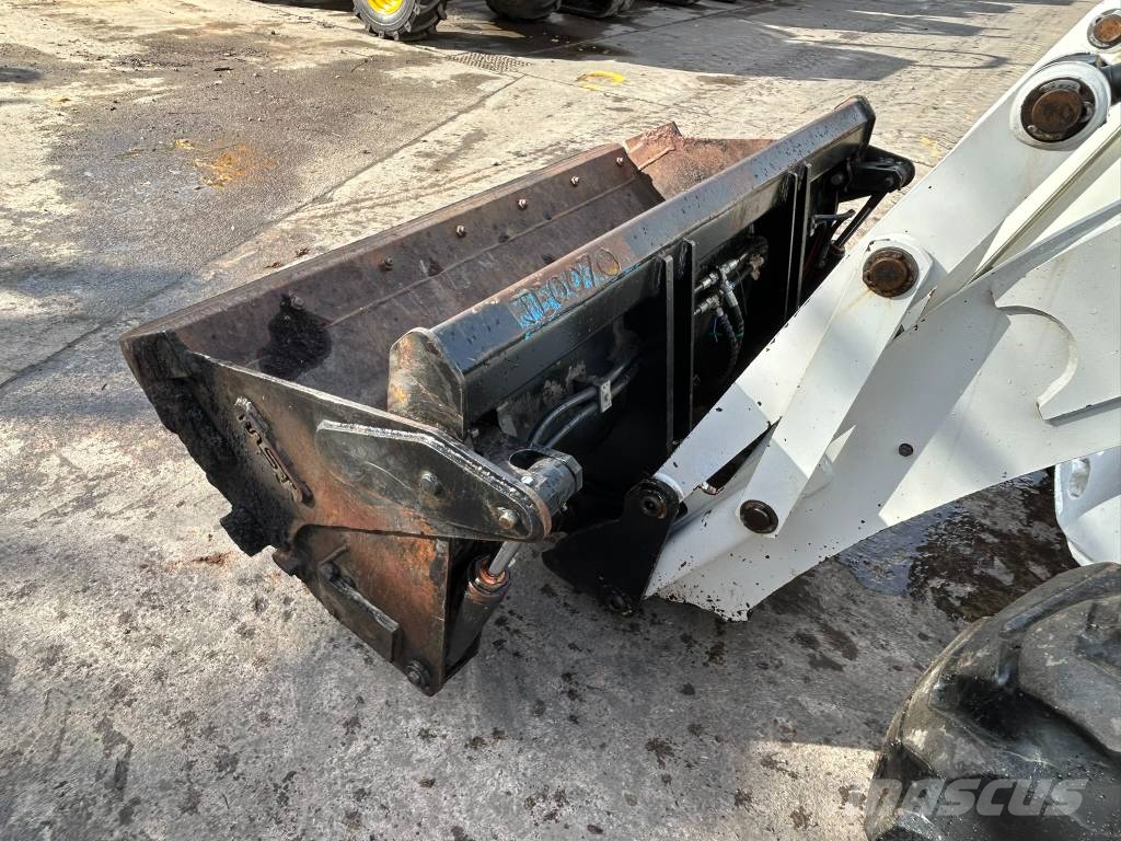 JCB 2 CX Streetmaster لوادر ذات جرافات عكسية