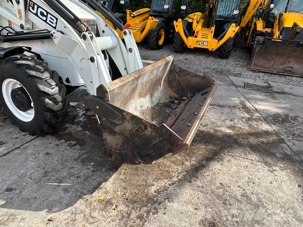 JCB 2 CX Streetmaster لوادر ذات جرافات عكسية