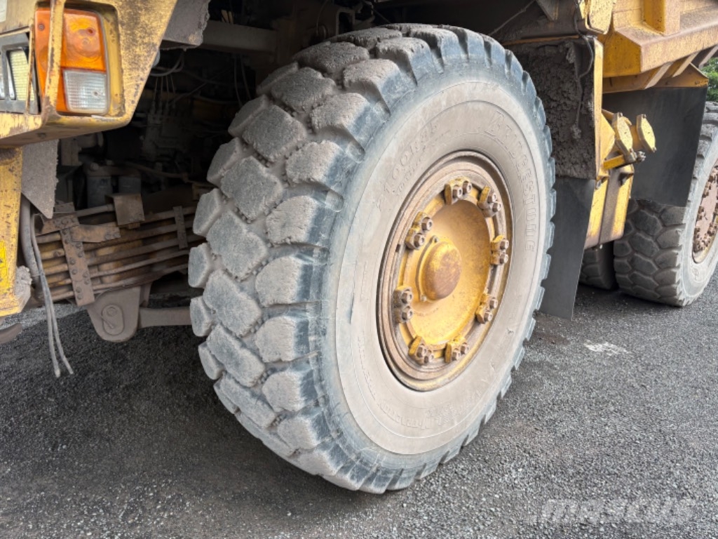 Komatsu HD 465-5 Karjeras kravas automašīnas