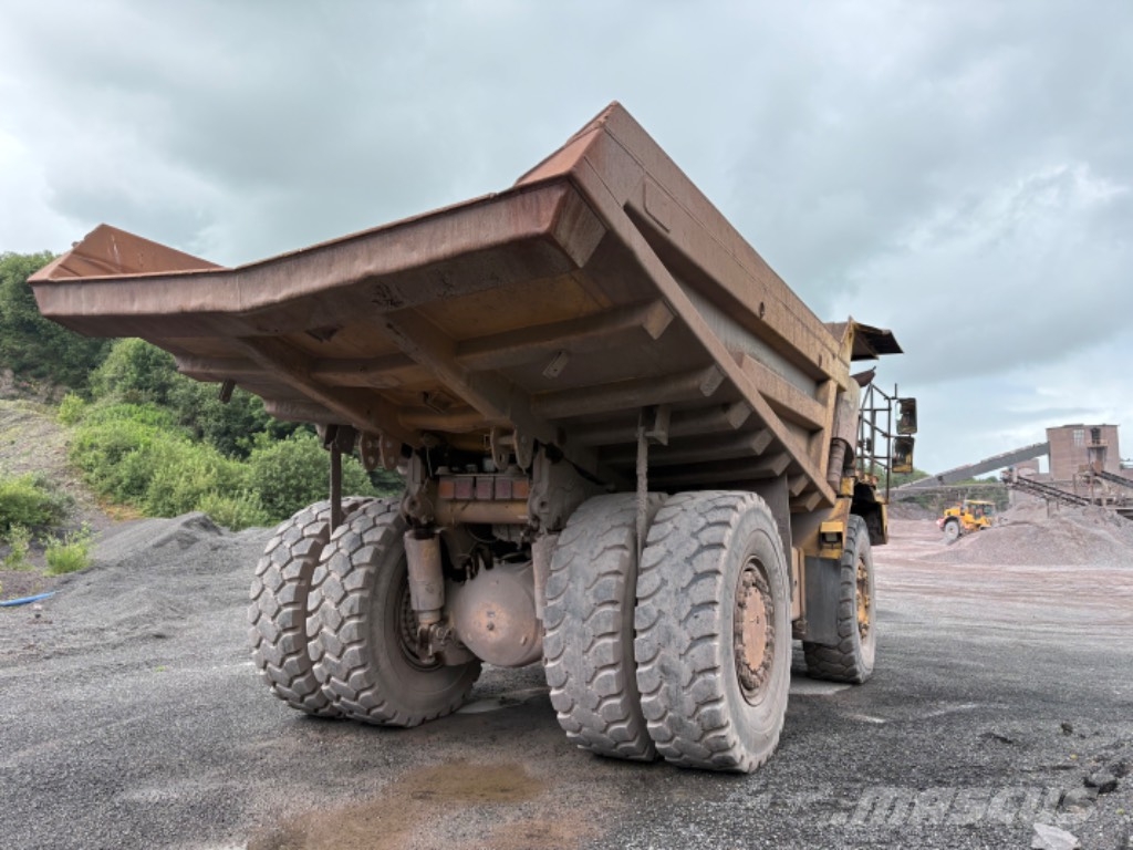 Komatsu HD 465-5 Karjeras kravas automašīnas