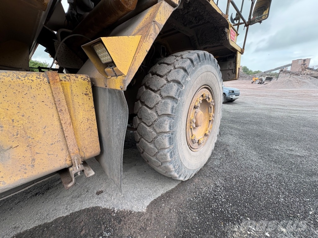 Komatsu HD 465-5 Karjeras kravas automašīnas