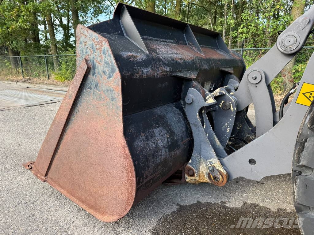 Volvo L50 / L60 / L70 / L90 front loader bucket Kaušai