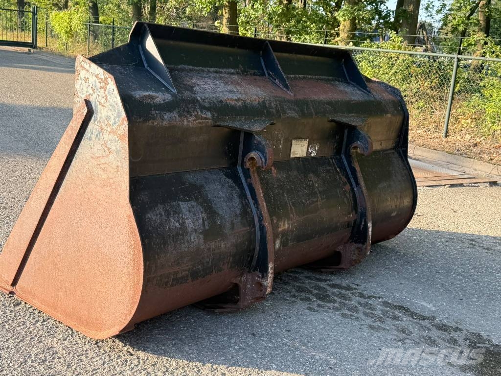 Volvo L50 / L60 / L70 / L90 front loader bucket Kaušai