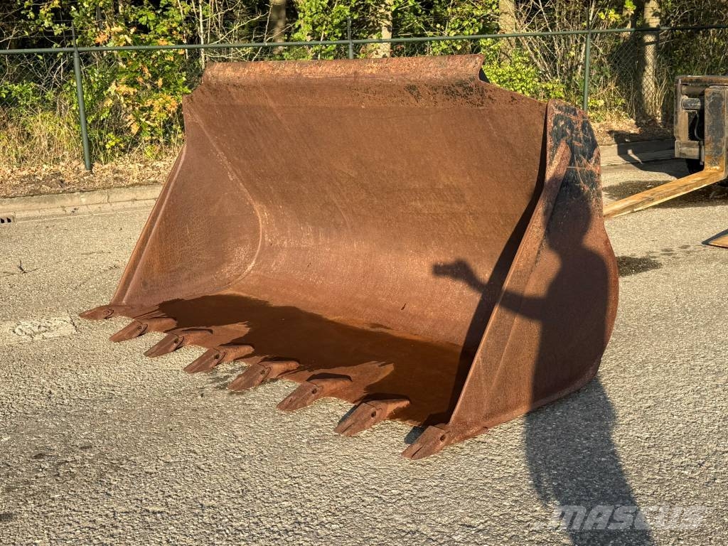Volvo L50 / L60 / L70 / L90 front loader bucket Kaušai