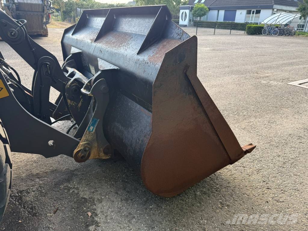 Volvo L50 / L60 / L70 / L90 front loader bucket Kaušai